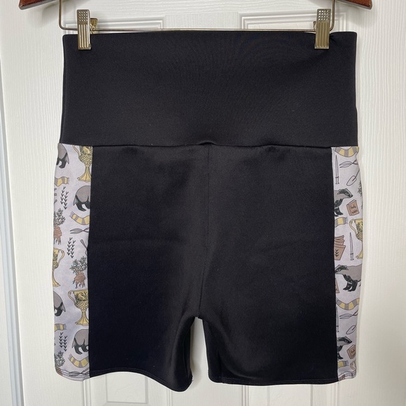 NWOT Derby Kiss Hufflepuff Biker Shorts Sz. L Roller Derby Harry Potter Rare - Picture 2 of 5
